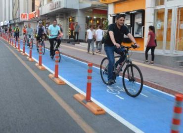 Otoyolların Kenarına ve Şehirdeki caddelere Bisiklet yolu yapılsın mı?