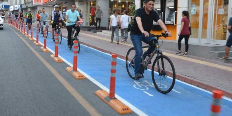 Otoyolların Kenarına ve Şehirdeki caddelere Bisiklet yolu yapılsın mı?